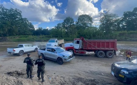 Fuerzas Armadas decomisa cinco volquetas en el Rio Guayape, Olancho 