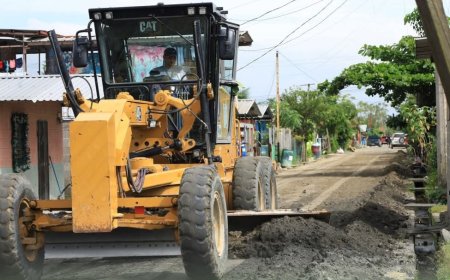 Reparan calles de tierra en Choloma, Cortés