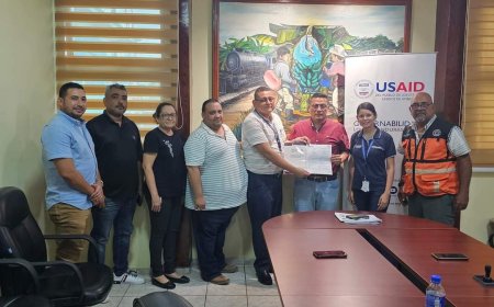 USAID dona a la alcaldia de La Lima equipo para atender emergencias por lluvias