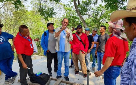 SANAA enseña a Juntas de Agua de Santa Rita, Yoro, como clorar el liquido en tanques