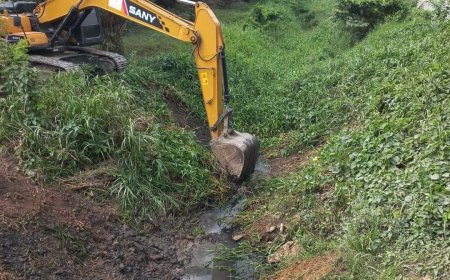 Limpian canal de desague para evitar llenas en Urraco Pueblo, El Progreso.,