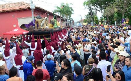 Comayagua muestra al mundo sus tradicionales y coloridas alfombras de aserrín en Semana Santa