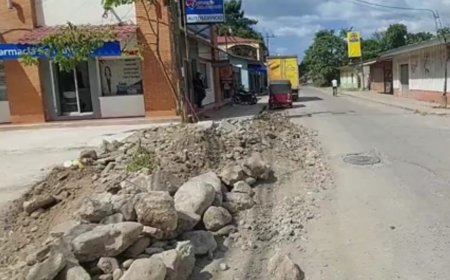 Piden retirar desechos de calles recién pavimentadas en el centro de Santa Rita, Yoro
