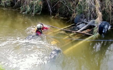 Hallan camioneta en México con 14 cuerpos de presuntos migrantes