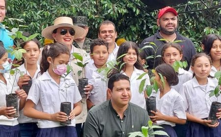 Presidenta Xiomara Castro suspende permisos ambientales a empresa que tiene sus peceras en el Lago de Yojoa.