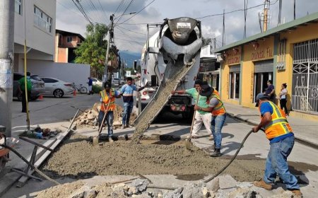Alcaldia cholomeña inicia el 2024 con jornada de reparación de calles pavimentadas.