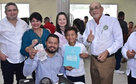 Centenares de escolares y colegiantes de Choloma son beneficiados con becas por el Gobierno