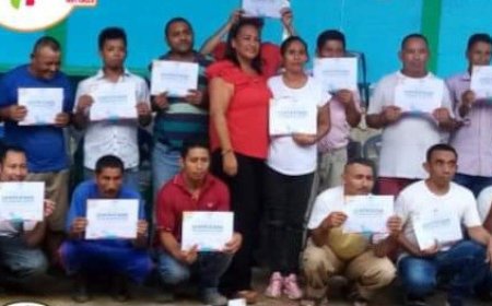 Reos del penal de El Progreso, Yoro, muestran que no hay barreras para estudiar.