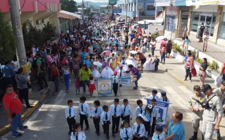 Fervor y civismo en desfiles de este dia en Villanueva, Cortés