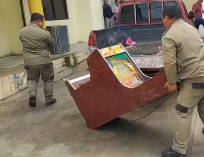 Decomisan maquinas traga monedas por no tener permiso de operación
