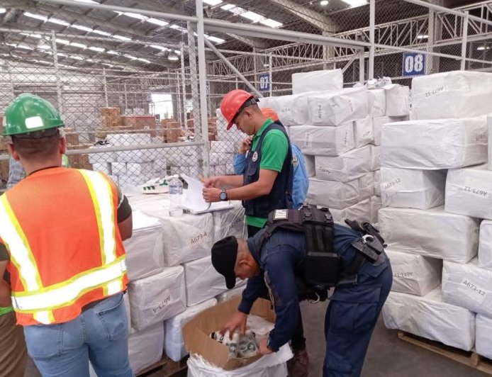 Autoridades portuarias decomisan lote de tenis ingresado ilegal con valor superior a los L51 millones