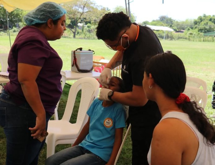 Centenares se benefician con atenciones médicas en Villanueva, Cortés
