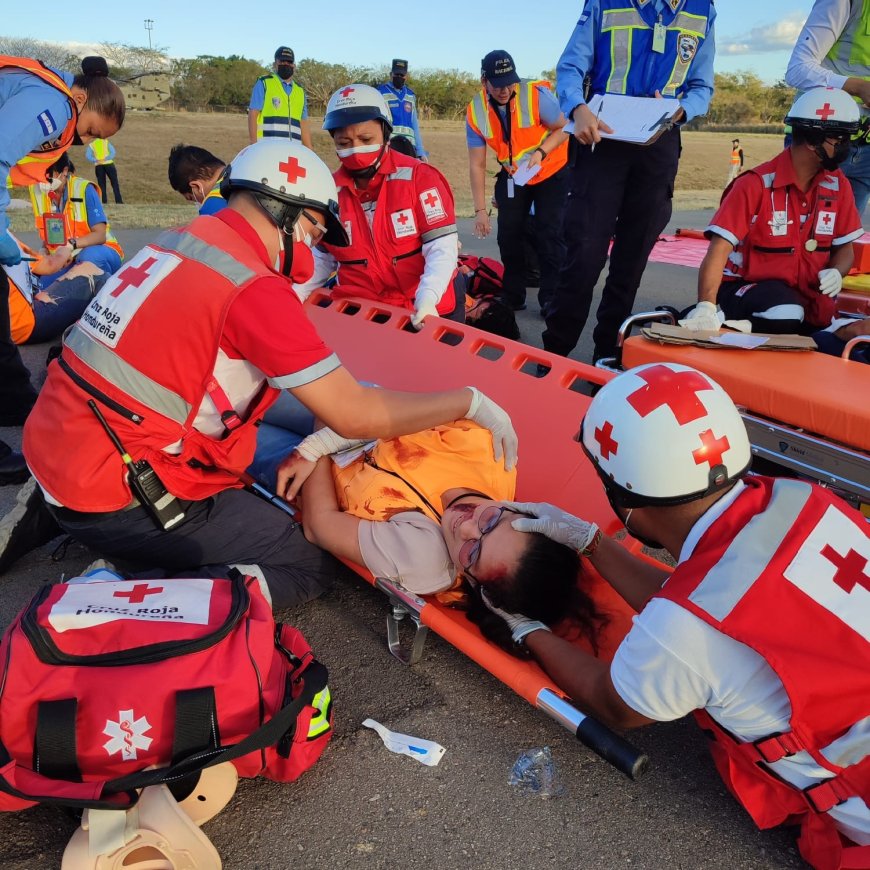 Realizan simulacro real de emergencia en el Aeropuerto Internacional de Palmerola