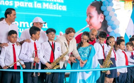 Presidenta Xiomara Castro inaugura reconstrucción de la Escuela Experimental de Niños para la Música.