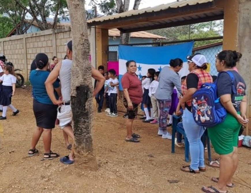 Se toman escuela para exigir maestros en Catacamas, Olancho