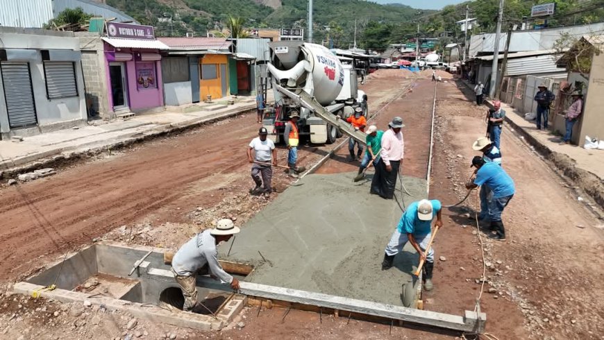 Municipalidad de Villanueva moderniza bulevar en Dos Caminos con nueva losa hidráulica