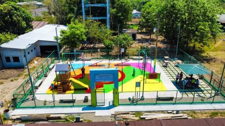 Colonia 15 de Septiembre de San Manuel, Cortés, inaugura parque infantil.