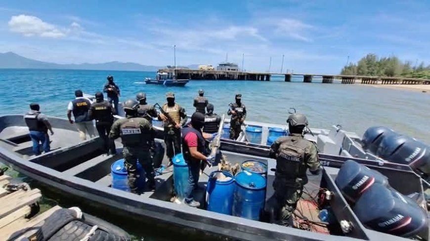Decomisan arsenal en Brus Laguna, Islas de la Bahia.