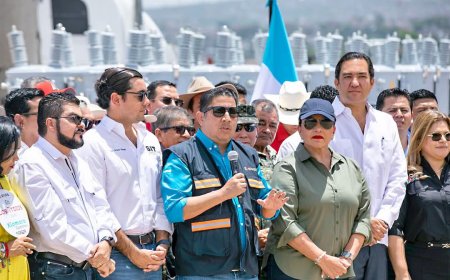 Presidenta Xiomara Castro entrega materiales para iluminar a más de 60 comunidades de Honduras