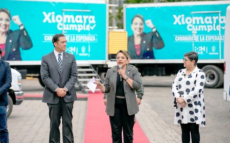 Presidenta Xiomara Castro entrega a la SESAL tres clínicas móviles