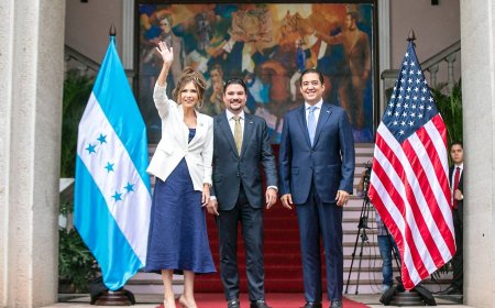 Presidenta Xiomara Castro se reune con la Secretaria de Seguridad Nacional de EE. UU., Kristi Noem.