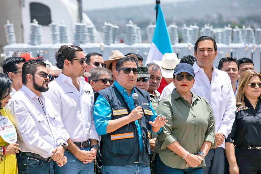 Presidenta Xiomara Castro entrega materiales para iluminar a más de 60 comunidades de Honduras