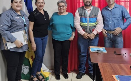 Autoridades del PNRP y alcaldesa de Yoro conocen beneficios de proyectos eléctricos