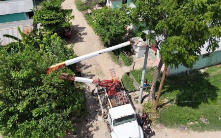 Asi avanza la eléctrificación en Villa Bailey en Villanueva, Cortés