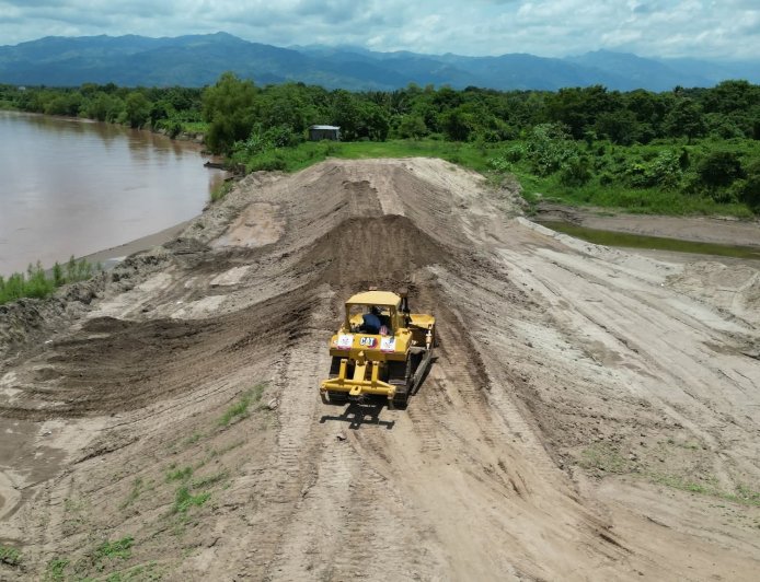 A punto de culminar trabajos de cierre de canal de alivio en Campo Amapa, El Progreso, Yoro.
