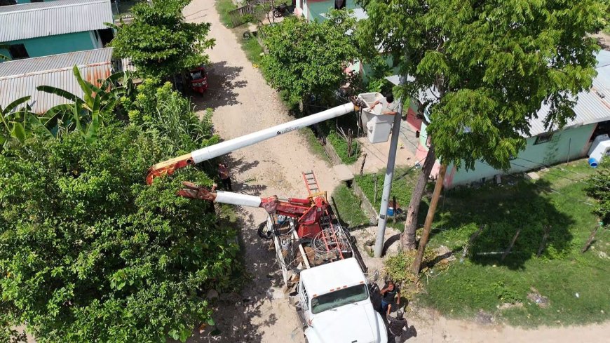 Asi avanza la eléctrificación en Villa Bailey en Villanueva, Cortés