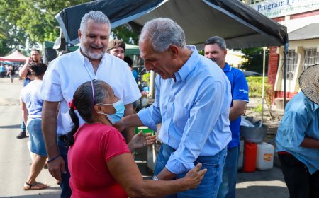 Nasry Asfura y Junior Burbara recorren la Feria del Agricultor del Barrio Cabañas en San Pedro Sula