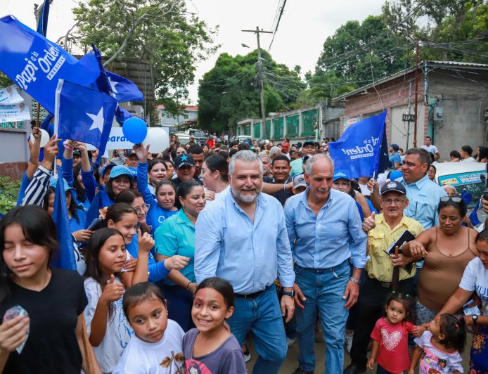 Nasry Asfura inicia gira por SPS en aldea El Zapotal