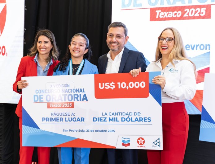 Isiñeni Ocón gana primer lugar en concurso nacional de oratoria 2025