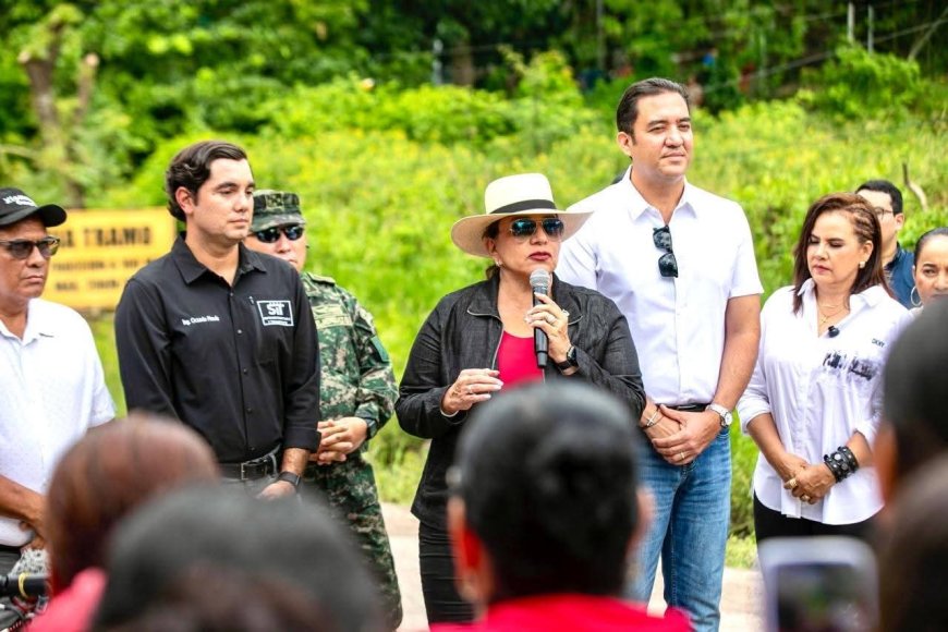 Presidenta Xiomara Castro supervisa pavimentación de 10 km de carretera de San Francisco de La Paz hacia Guarizama, Olancho.