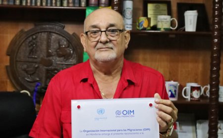 La OIM entrega merecido reconocimiento al alcalde cholomeño, Gustavo Mejia