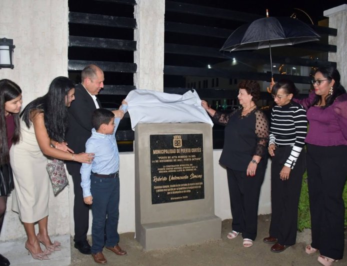 Alcaldia porteña designa la Segunda Avenida con el nombre de "Roberto Valenzuela Simon"