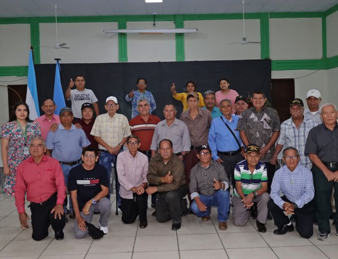 Alcaldia de Choloma agasaja a reservistas de las Fuerzas Armadas
