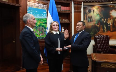 Presidente Nasry "Tito" Asfura juramenta a nuevos funcionarios