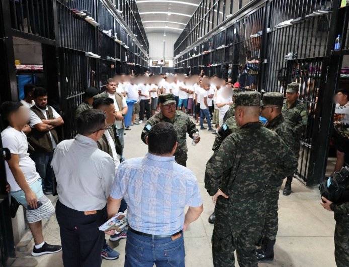 Comisión Interventora de las FFAA inspecciona centros penales de Honduras