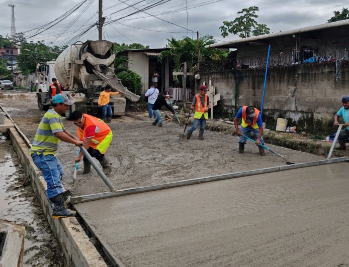 Alcaldia pavimentan calle en la colonia Exitos de Anach #1 en Choloma