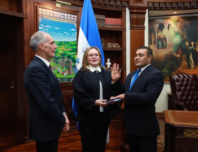 Presidente Nasry "Tito" Asfura juramenta a nuevos funcionarios