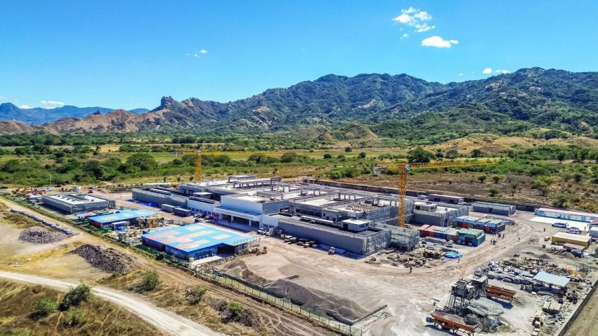 Presidenta Xiomara Castro supervisa construcción de Hospital Médico Quirúrgico María Josefa Lastiri, en Choluteca.