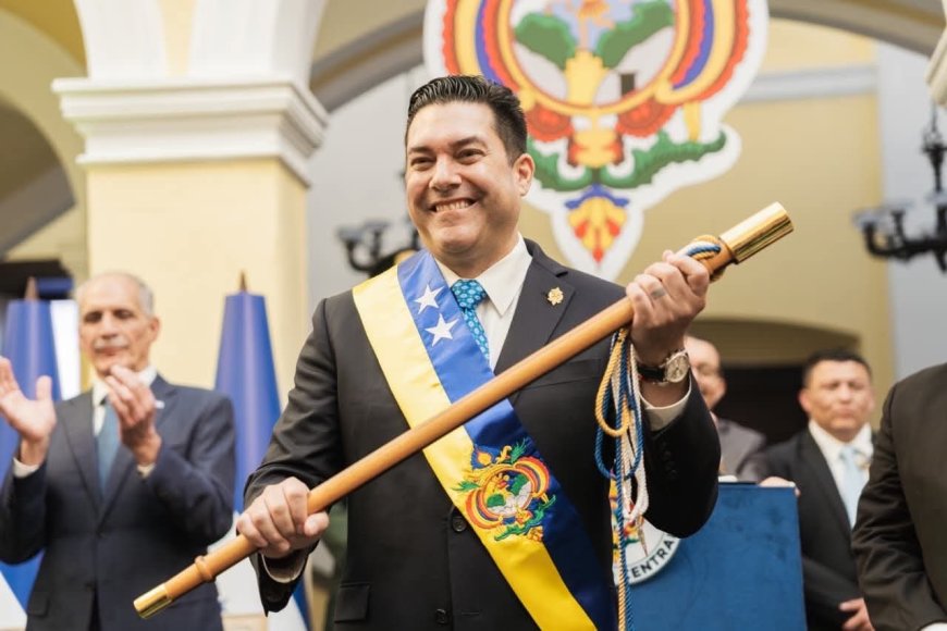 Nasry Asfura acompaña a Juan Diego Zelaya en toma de posesión