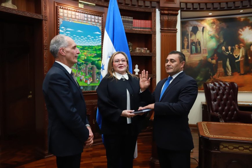 Presidente Nasry "Tito" Asfura juramenta a nuevos funcionarios