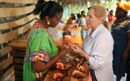 Primera Dama de Honduras visita, Santos Guardiola, en Islas de la Bahia
