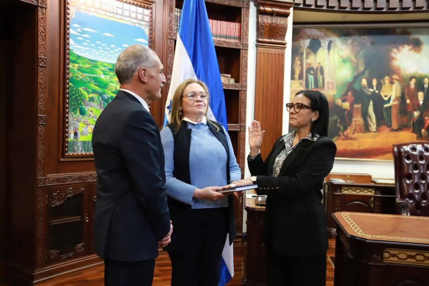 Presidente Nasry Asfura continúa juramentando a su gabinete de Gobierno