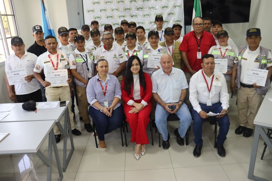 Capacitan a policias municipales de Villanueva, Cortés.