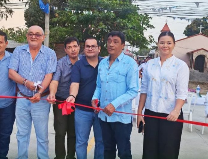 Alcaldia de Choloma inaugura pavimentación de calle en Rio Chiquito