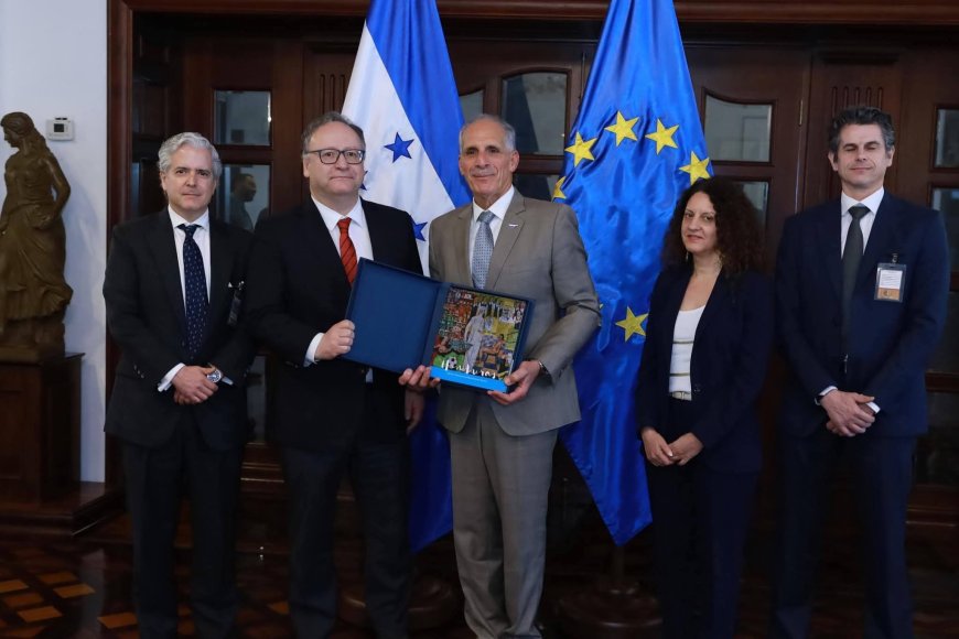 Misión de observación electoral de la UE entrega informe final a Nasry Asfura