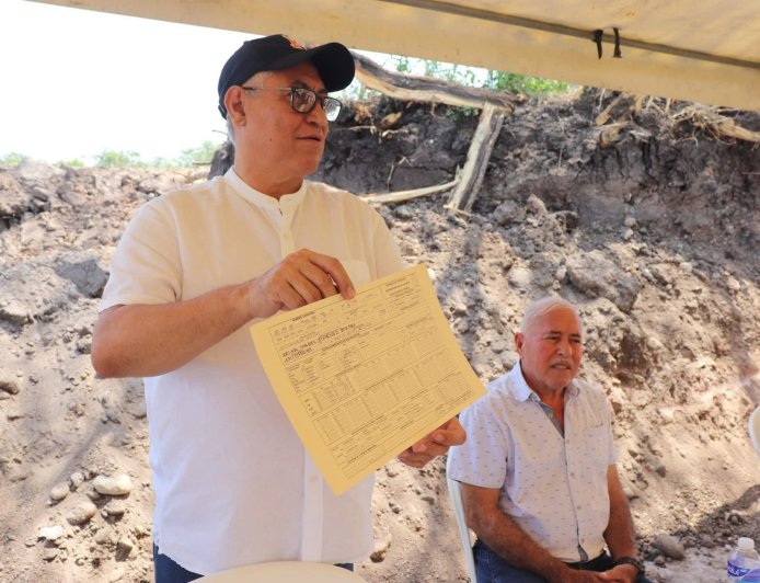 El Alcalde Walter Perdomo se reune con familias afectadas por falla geologica en Villanueva, Cortés